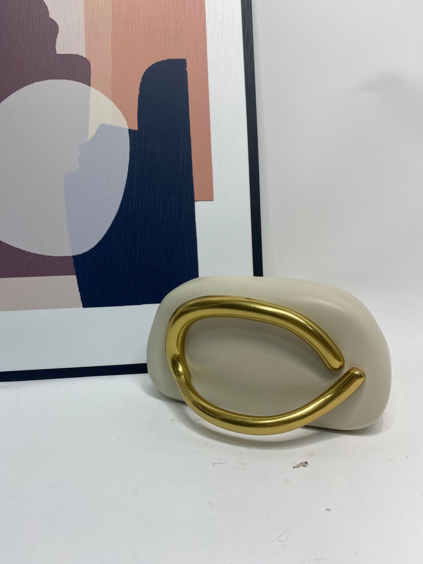 Big Gold Metal Closure Clutch  - Interior Design Gold recension och pris